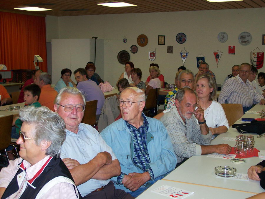 17.8.2006: Der Chor besucht die Feuerwehr