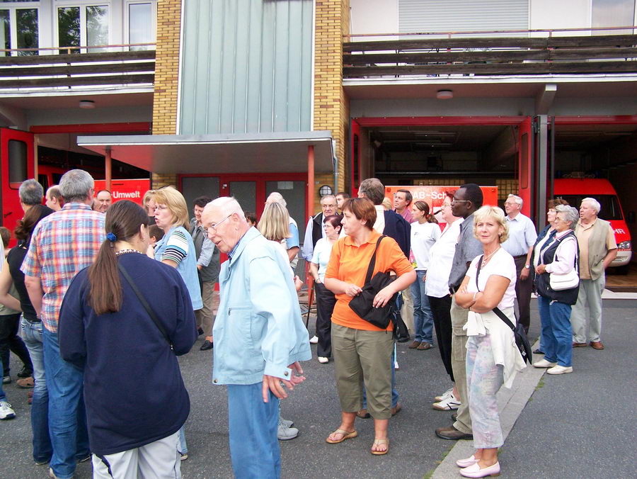 17.8.2006: Der Chor besucht die Feuerwehr