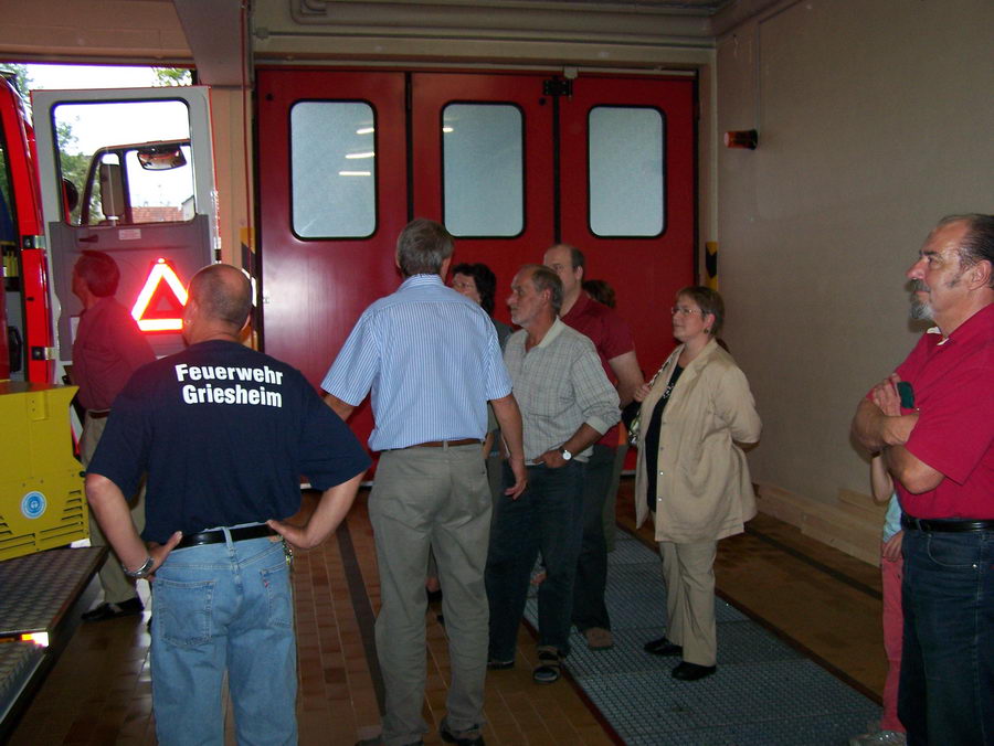 17.8.2006: Der Chor besucht die Feuerwehr