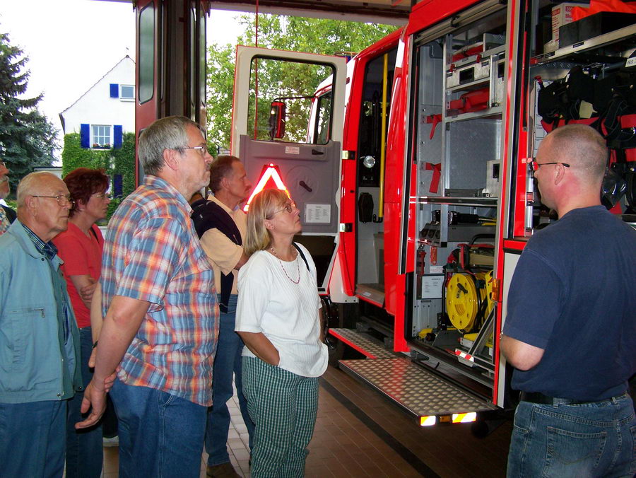 17.8.2006: Der Chor besucht die Feuerwehr