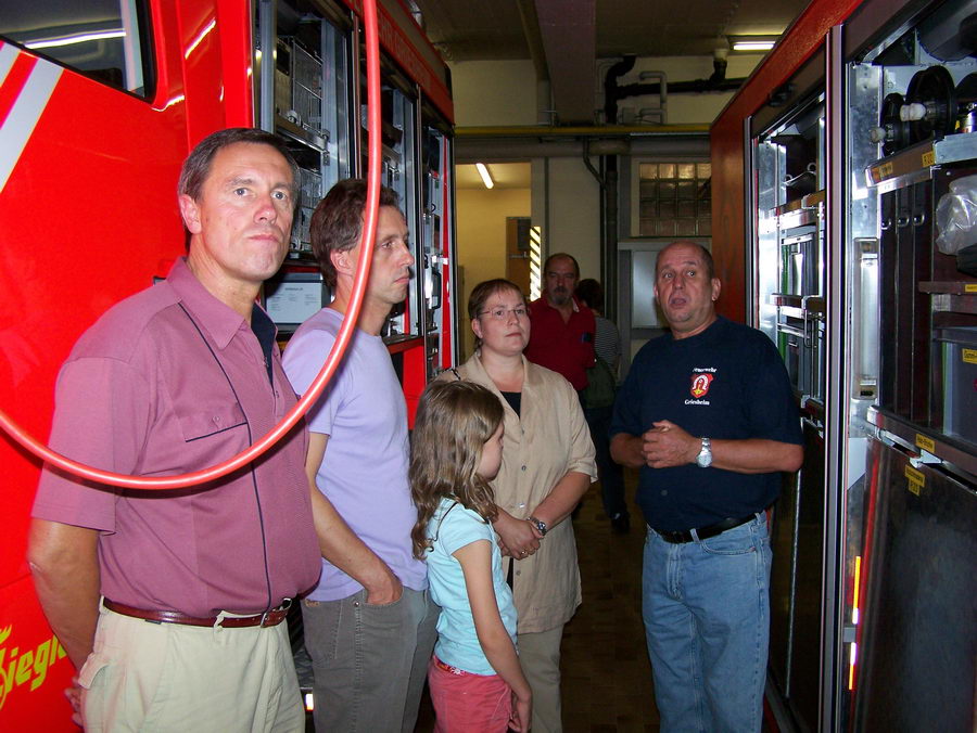 17.8.2006: Der Chor besucht die Feuerwehr