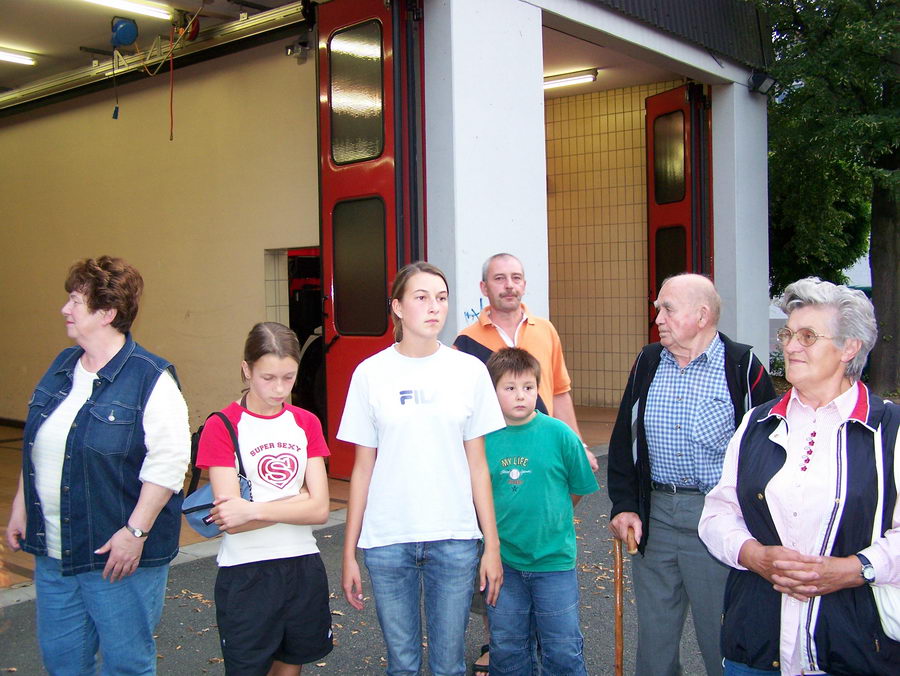 17.8.2006: Der Chor besucht die Feuerwehr