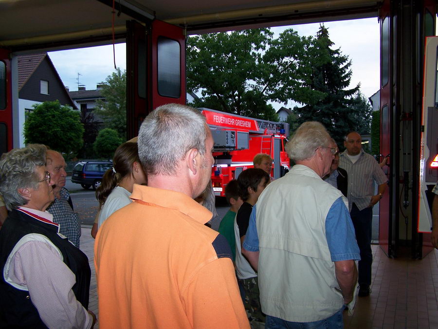 17.8.2006: Der Chor besucht die Feuerwehr