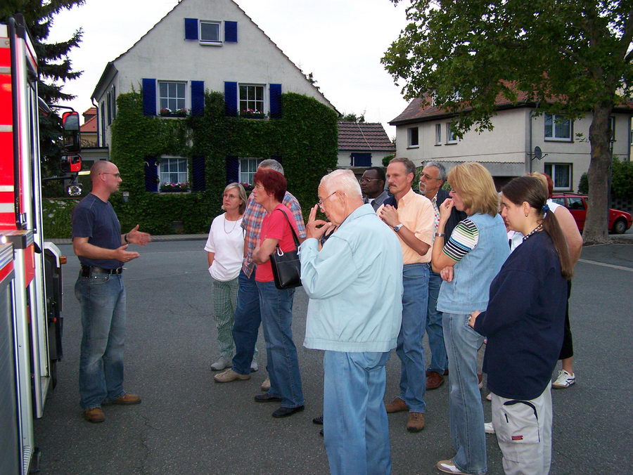 17.8.2006: Der Chor besucht die Feuerwehr