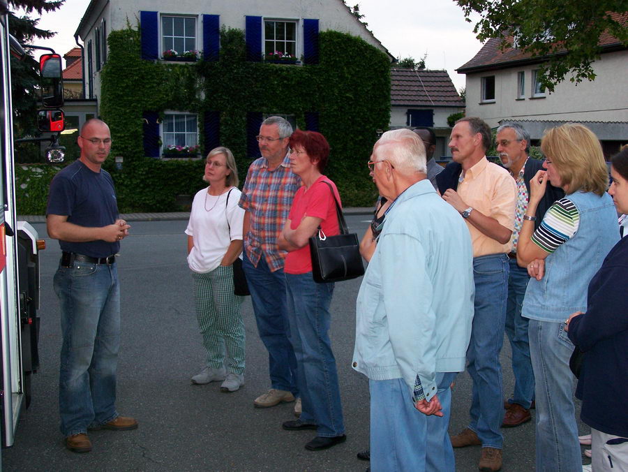 17.8.2006: Der Chor besucht die Feuerwehr