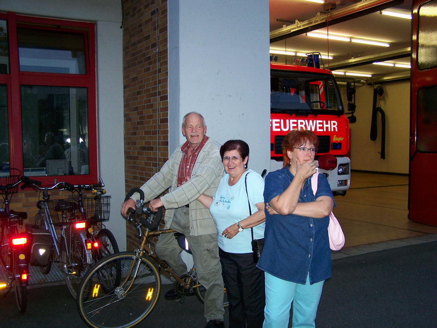 17.8.2006: Der Chor besucht die Feuerwehr