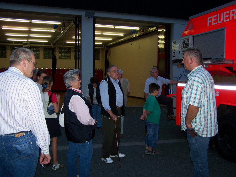 17.8.2006: Der Chor besucht die Feuerwehr