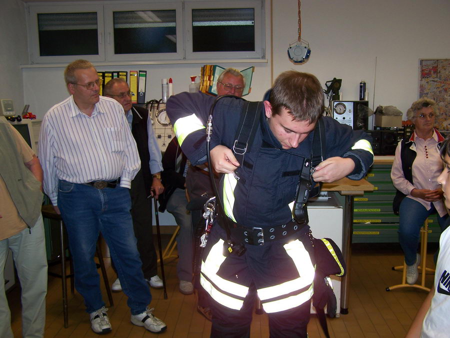 17.8.2006: Der Chor besucht die Feuerwehr