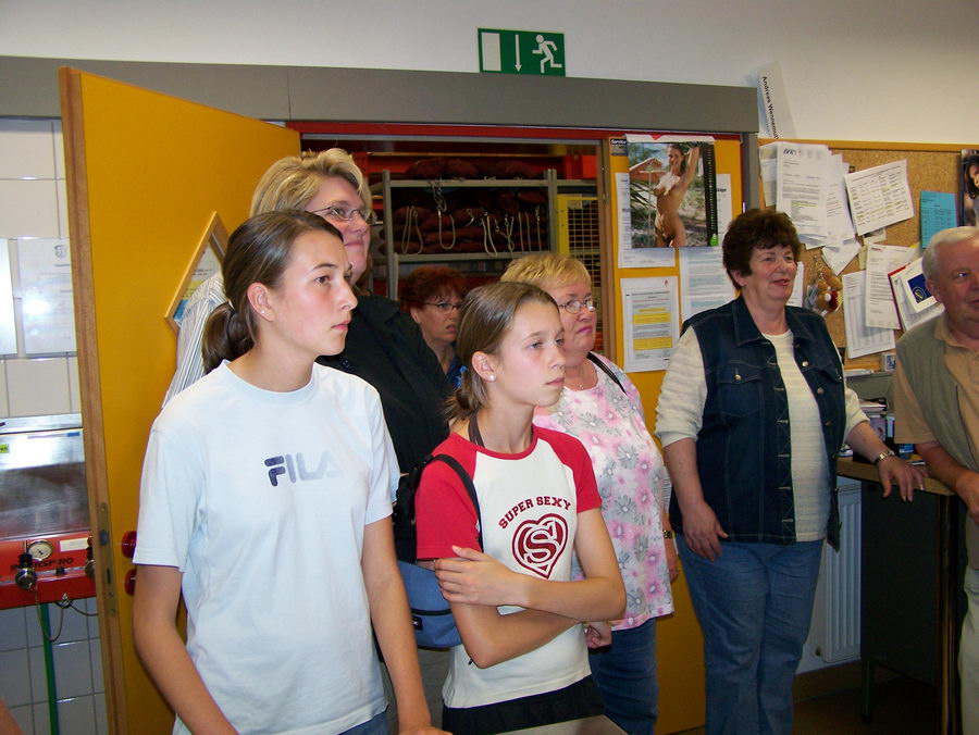 17.8.2006: Der Chor besucht die Feuerwehr