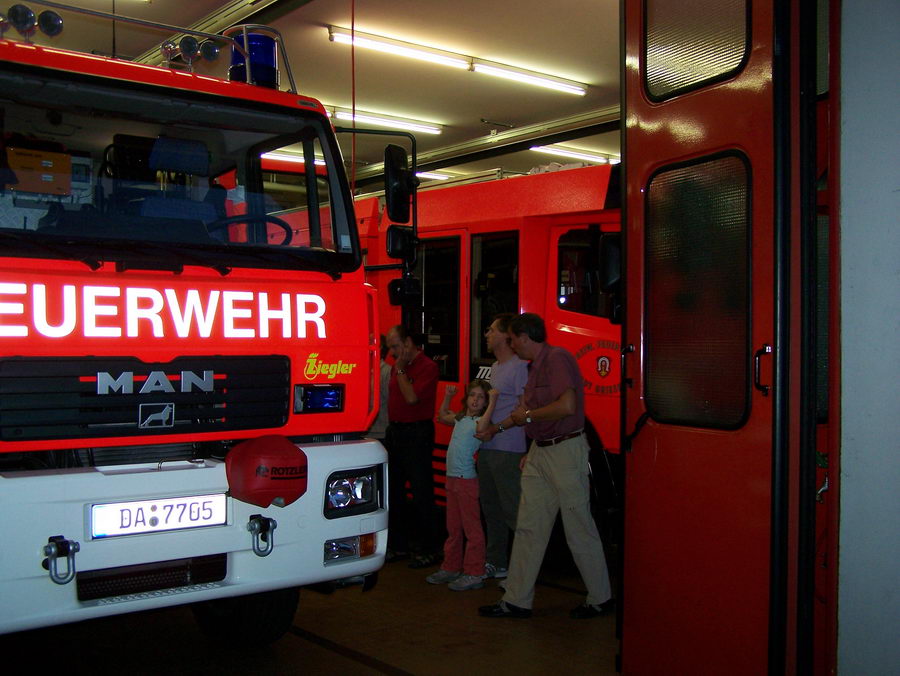 17.8.2006: Der Chor besucht die Feuerwehr