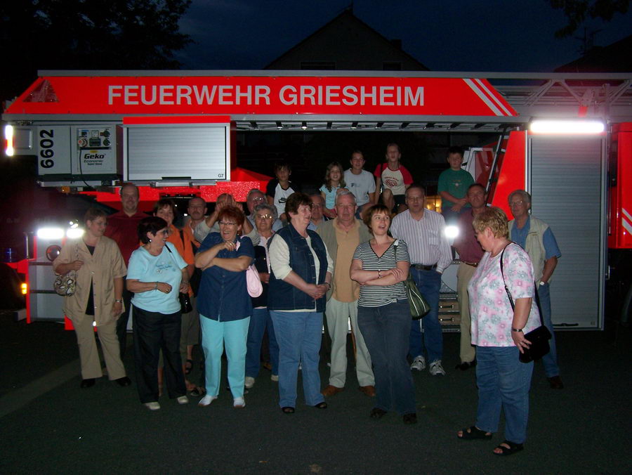 17.8.2006: Der Chor besucht die Feuerwehr