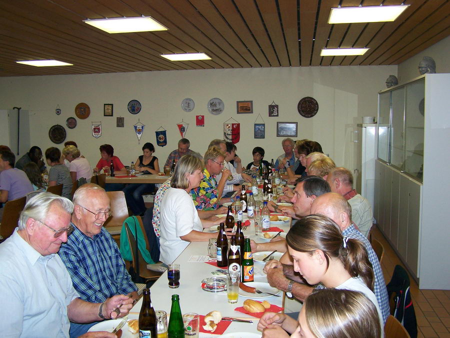 17.8.2006: Der Chor besucht die Feuerwehr