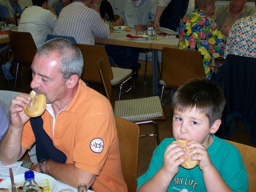 17.8.2006: Der Chor besucht die Feuerwehr