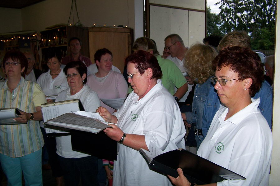 12.7.2007: Letzte Singstunde vor der Sommerpause bei Konrad Kolb