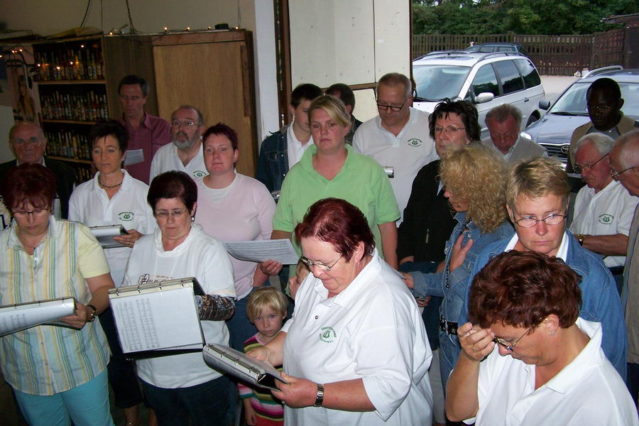 12.7.2007: Letzte Singstunde vor der Sommerpause bei Konrad Kolb