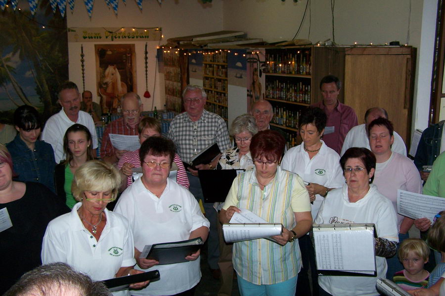 12.7.2007: Letzte Singstunde vor der Sommerpause bei Konrad Kolb