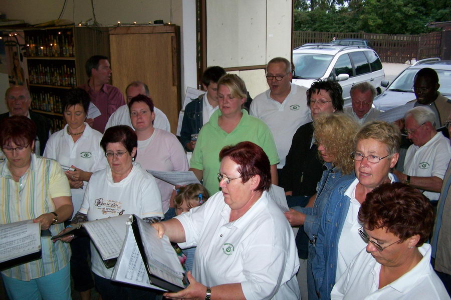 12.7.2007: Letzte Singstunde vor der Sommerpause bei Konrad Kolb