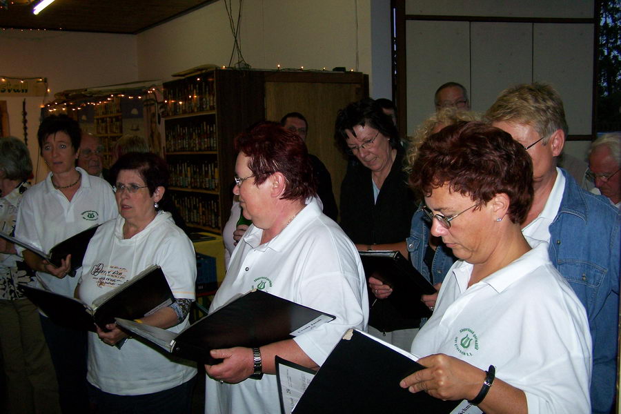 12.7.2007: Letzte Singstunde vor der Sommerpause bei Konrad Kolb