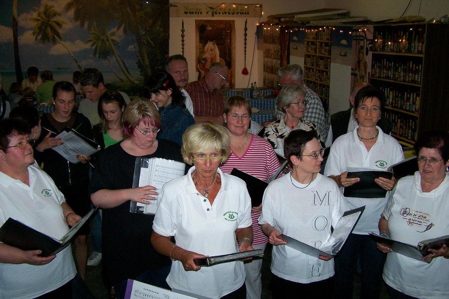 12.7.2007: Letzte Singstunde vor der Sommerpause bei Konrad Kolb