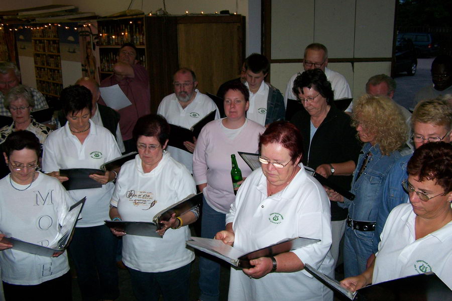 12.7.2007: Letzte Singstunde vor der Sommerpause bei Konrad Kolb