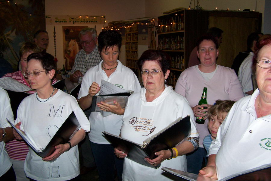 12.7.2007: Letzte Singstunde vor der Sommerpause bei Konrad Kolb